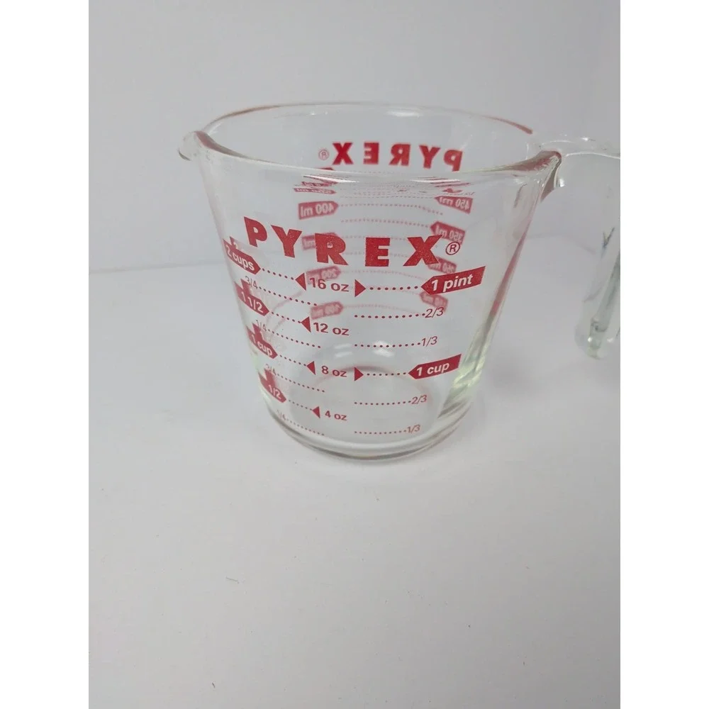 Pyrex 2-Cup  1 Pint Vintage Red Lettered Glass Measuring Cup.
